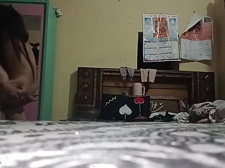Индийская камасутра впечатляет, он трахает её держа на руках и не только